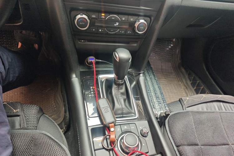 Used Mazda 3 Axela 2017 Sedan 1.5L Automatic Luxury Model China VI Standard Gear Lever