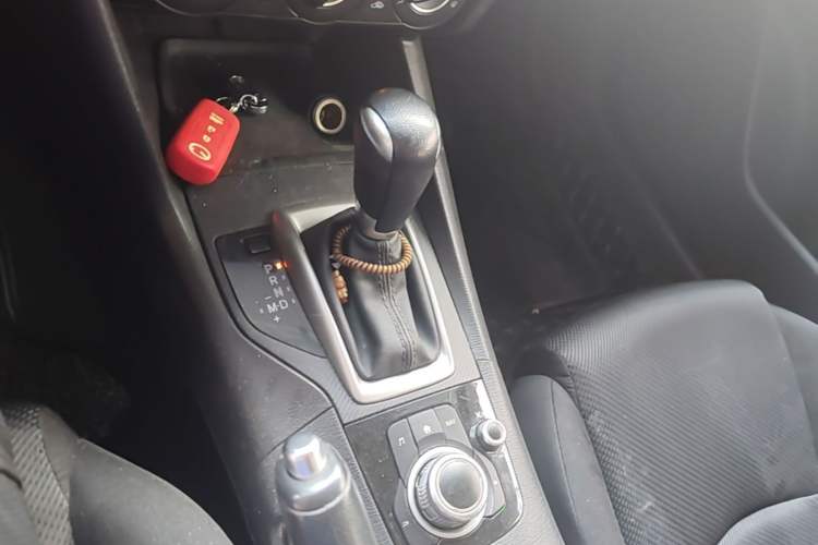 Used Mazda 3 Axela 2017 Sedan 1.5L Automatic Comfort Model Emission Standard China V Gear Lever