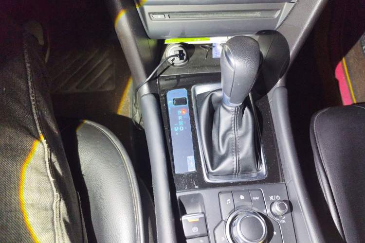 Used Mazda 3 Axela 2017 Sedan 1.5L Automatic Luxury Model China VI Standard Gear Lever