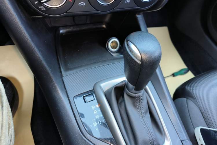 Used Mazda 3 Axela 2017 Sedan 1.5L Automatic Comfort Model Emission Standard China V Gear Lever