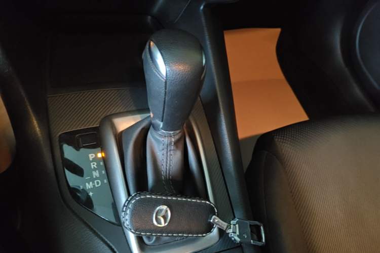 Used Mazda 3 Axela 2017 Sedan 1.5L Automatic Comfort Model Emission Standard China V Gear Lever