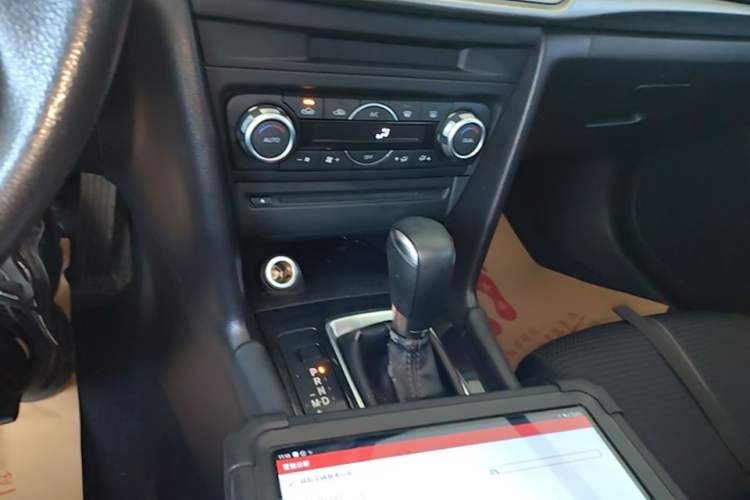 Used Mazda 3 Axela 2017 Sedan 1.5L Automatic Luxury Model Emission Standard China V Gear Lever