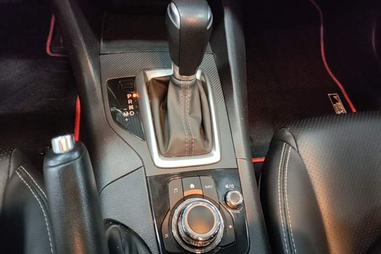 Used Mazda 3 Axela 2017 Sedan 1.5L Automatic Comfort Model Emission Standard China V Gear Lever