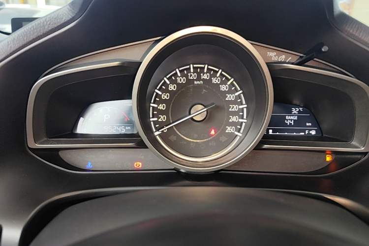 Used Mazda 3 Axela 2017 Sedan 1.5L Automatic Luxury Model Emission Standard China V Instrument Cluster