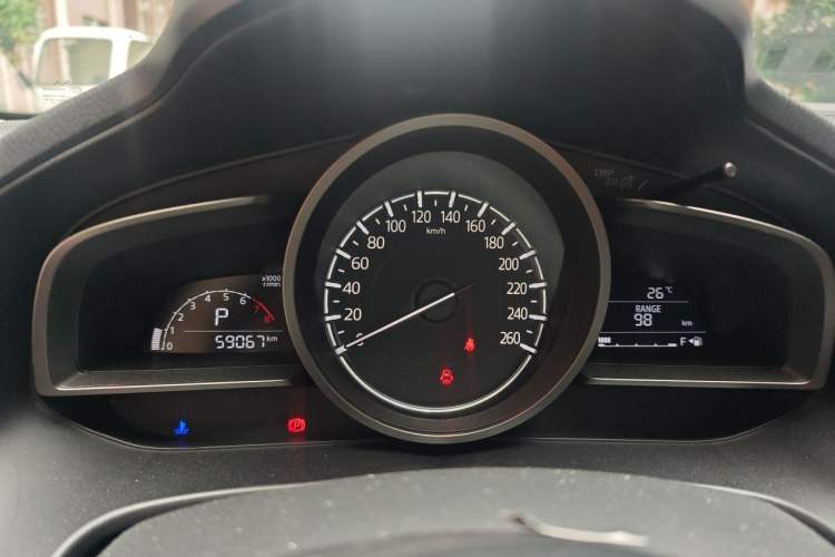 Used Mazda 3 Axela 2017 Sedan 1.5L Automatic Luxury Model China VI Standard Instrument Cluster