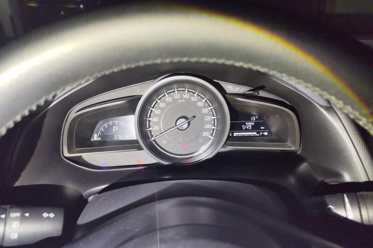 Used Mazda 3 Axela 2017 Sedan 1.5L Automatic Luxury Model China VI Standard Instrument Cluster