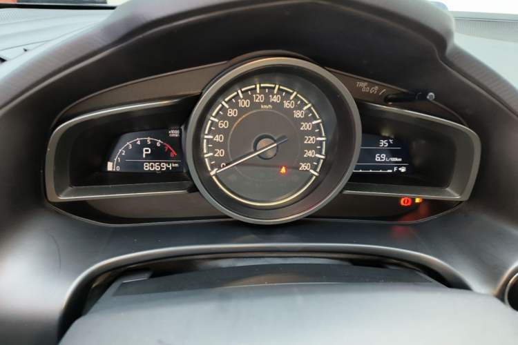 Used Mazda 3 Axela 2017 Sedan 1.5L Automatic Comfort Model Emission Standard China V Instrument Cluster