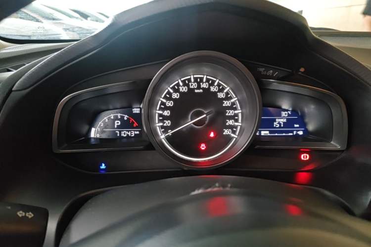 Used Mazda 3 Axela 2017 Sedan 1.5L Automatic Comfort Model Emission Standard China V Instrument Cluster