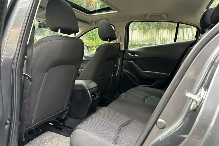 Used Mazda 3 Axela 2017 Sedan 1.5L Automatic Luxury Model Emission Standard China V Interior 2