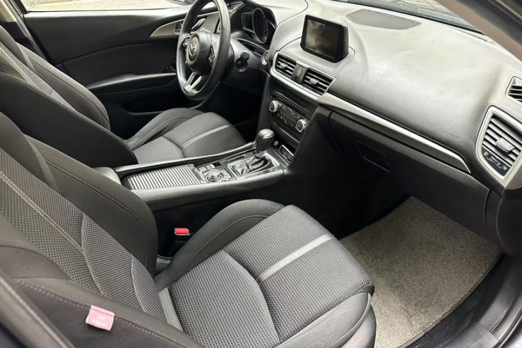 Used Mazda 3 Axela 2017 Sedan 1.5L Automatic Luxury Model Emission Standard China V Interior 3