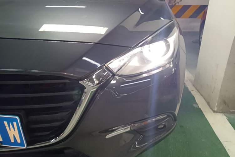 Used Mazda 3 Axela 2017 Sedan 1.5L Automatic Luxury Model Emission Standard China V Left Front Headlight