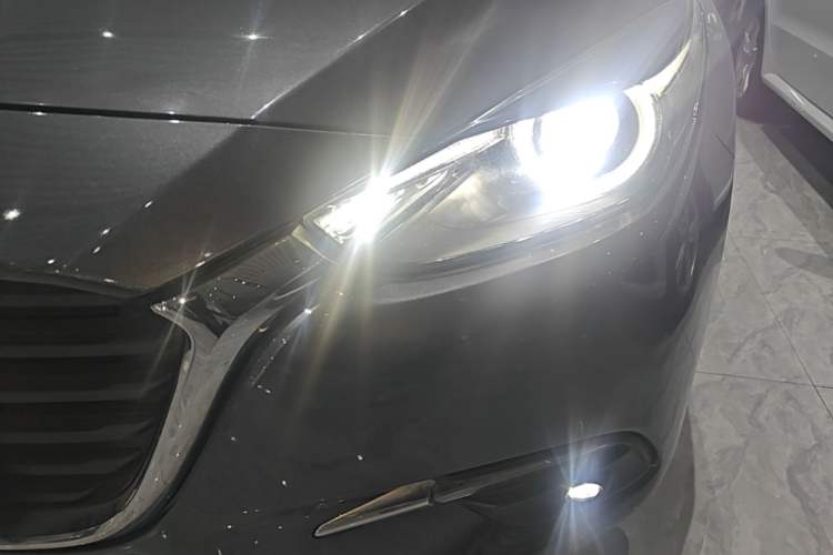 Used Mazda 3 Axela 2017 Sedan 1.5L Automatic Luxury Model Emission Standard China V Left Front Headlight