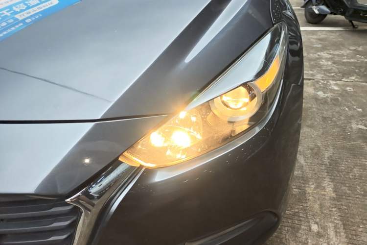 Used Mazda 3 Axela 2017 Sedan 1.5L Automatic Comfort Model China VI Standard Left Front Headlight