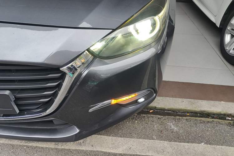 Used Mazda 3 Axela 2017 Sedan 1.5L Automatic Luxury Model Emission Standard China V Left Front Headlight