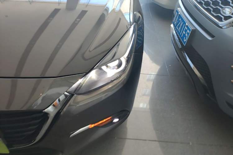 Used Mazda 3 Axela 2017 Sedan 1.5L Automatic Luxury Model Emission Standard China V Left Front Headlight