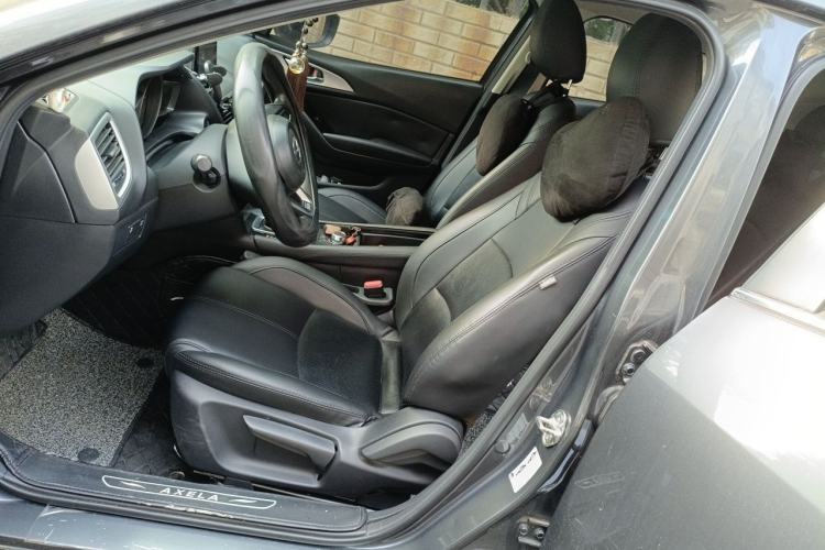 Used Mazda 3 Axela 2017 Hatchback 1.5L Automatic Luxury Model China VI Standard Left Front Seat