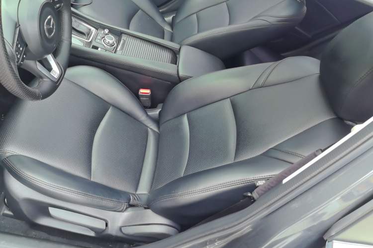 Used Mazda 3 Axela 2017 Sedan 1.5L Automatic Luxury Model China VI Standard Left Front Seat