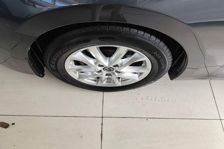 Used Mazda 3 Axela 2017 Sedan 1.5L Automatic Luxury Model Emission Standard China V Left Front Wheel Hub