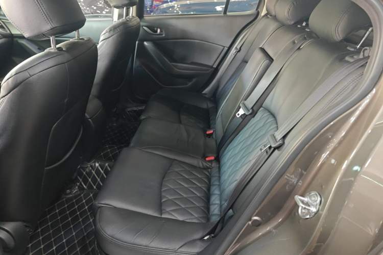 Used Mazda 3 Axela 2017 Hatchback 1.5L Automatic Comfort Model Emission Standard China V Left Rear Seat