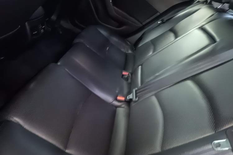 Used Mazda 3 Axela 2017 Sedan 1.5L Automatic Luxury Model Emission Standard China V Left Rear Seat