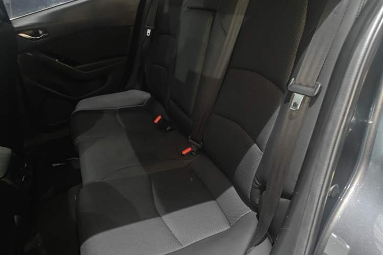 Used Mazda 3 Axela 2017 Sedan 1.5L Automatic Luxury Model Emission Standard China V Left Rear Seat