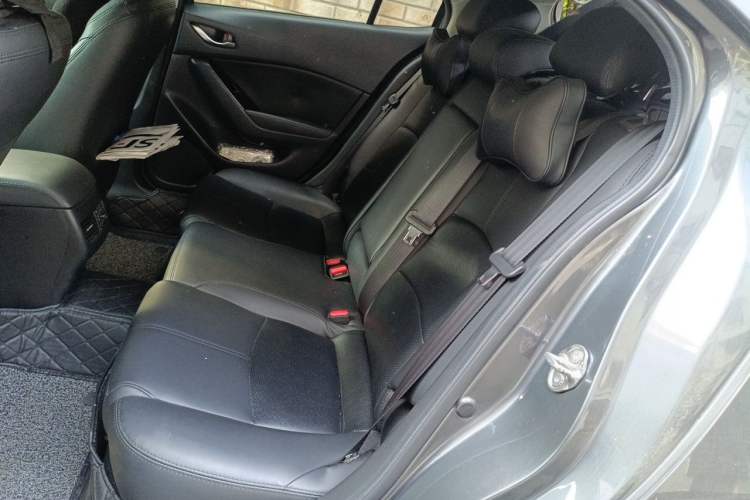 Used Mazda 3 Axela 2017 Hatchback 1.5L Automatic Luxury Model China VI Standard Left Rear Seat