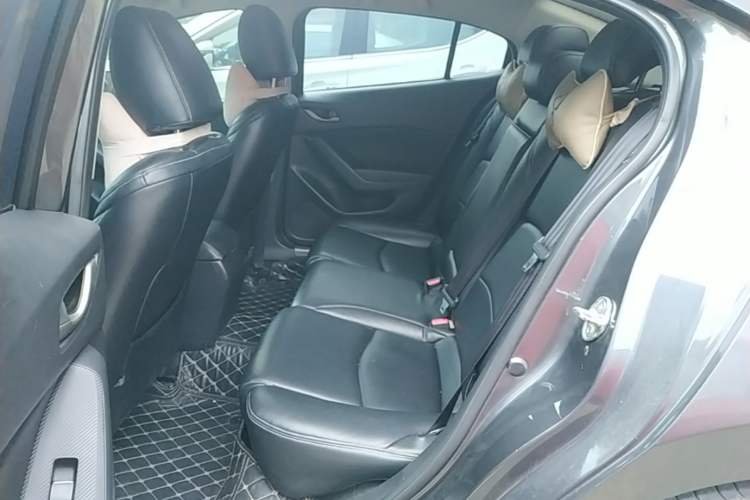 Used Mazda 3 Axela 2017 Sedan 1.5L Automatic Comfort Model Emission Standard China V Left Rear Seat