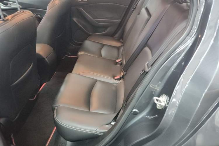 Used Mazda 3 Axela 2017 Sedan 1.5L Automatic Comfort Model Emission Standard China V Left Rear Seat
