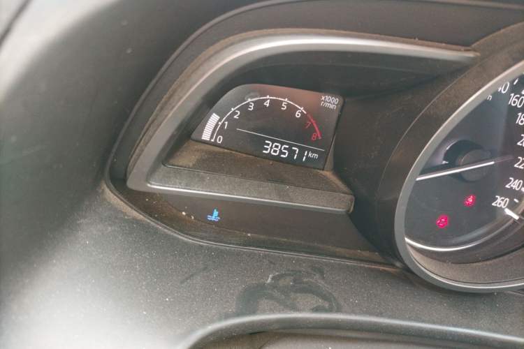Used Mazda 3 Axela 2017 Hatchback 1.5L Manual Comfort Edition China V Odometer Close Up