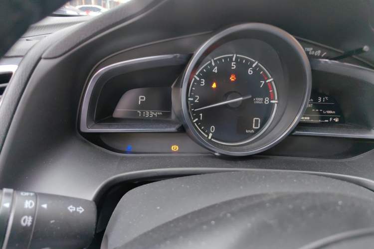 Used Mazda 3 Axela 2017 Hatchback 2.0L Automatic Sport Model China V Emission Standard Odometer Close Up