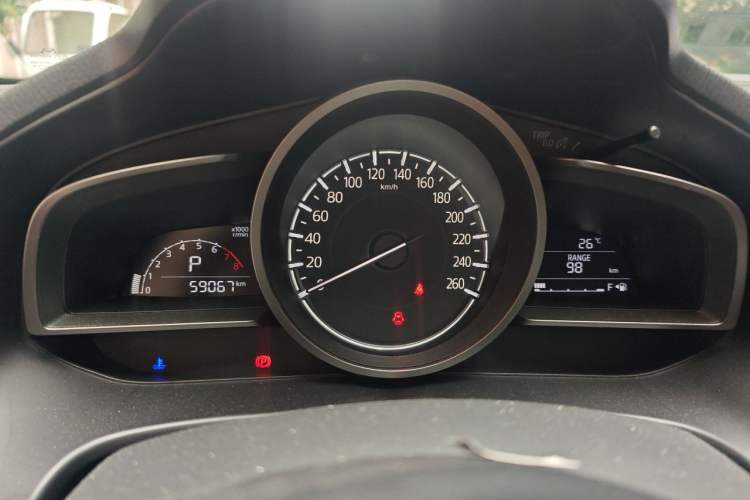 Used Mazda 3 Axela 2017 Sedan 1.5L Automatic Luxury Model China VI Standard Odometer Close Up