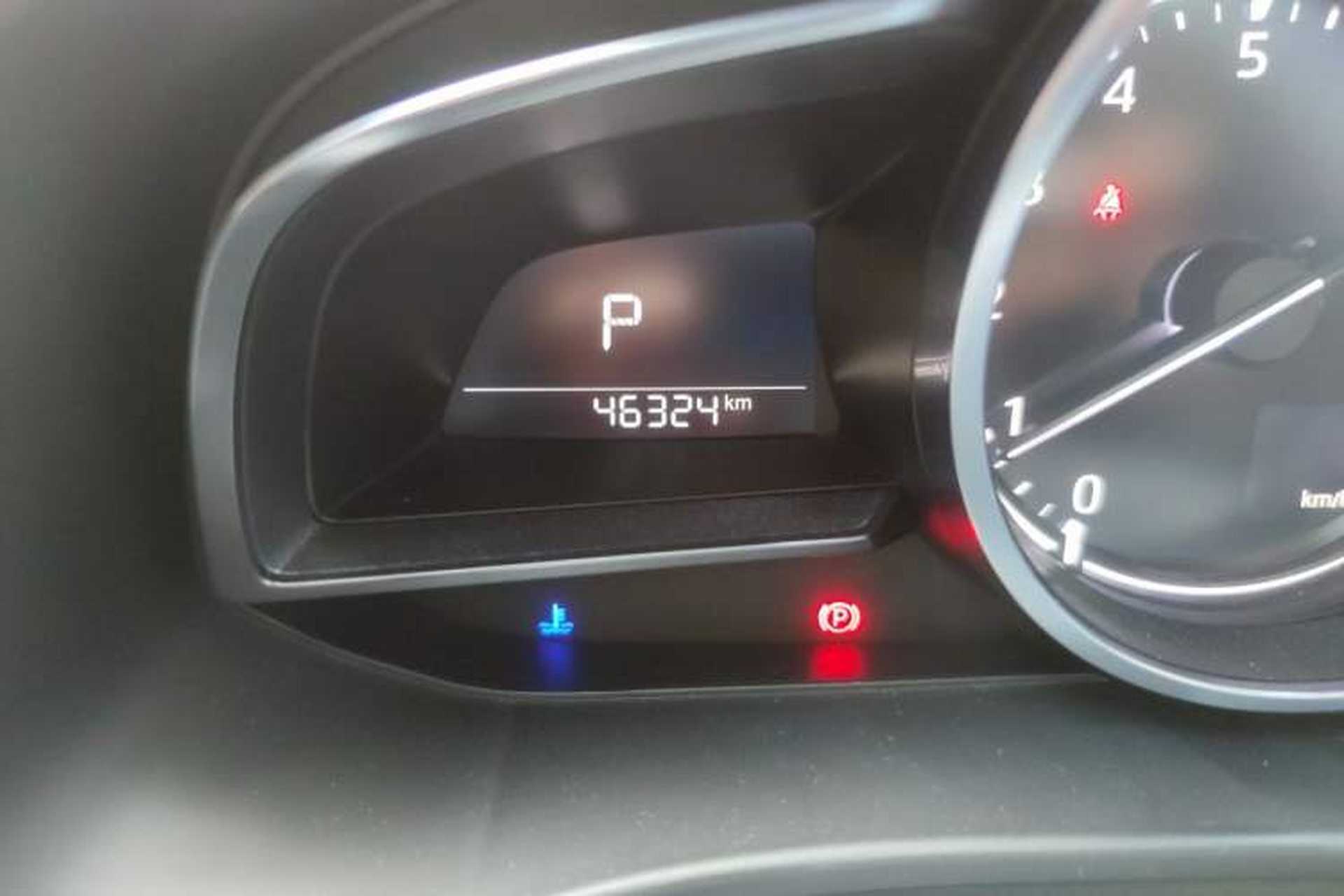 Used Mazda 3 Axela 2017 Hatchback 2.0L Automatic Sport Model China V Emission Standard Odometer Close Up