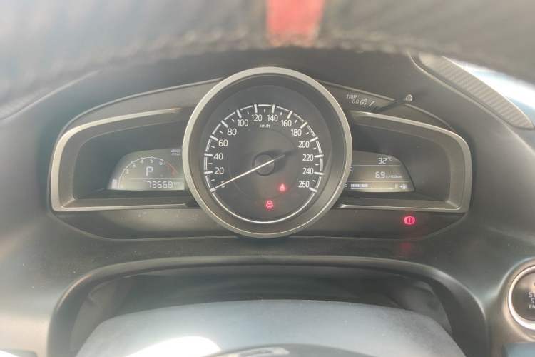 Used Mazda 3 Axela 2017 Sedan 1.5L Automatic Comfort Model Emission Standard China V Odometer Close Up