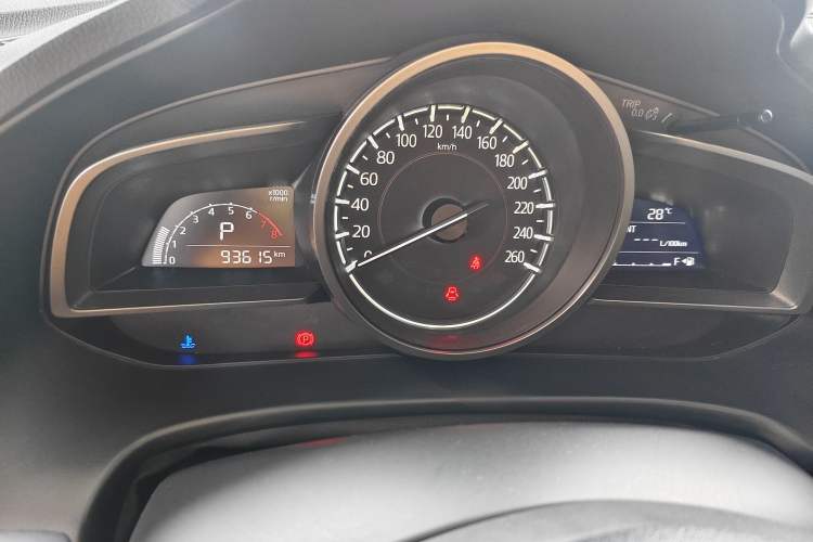 Used Mazda 3 Axela 2017 Sedan 1.5L Automatic Luxury Model Emission Standard China V Odometer Close Up