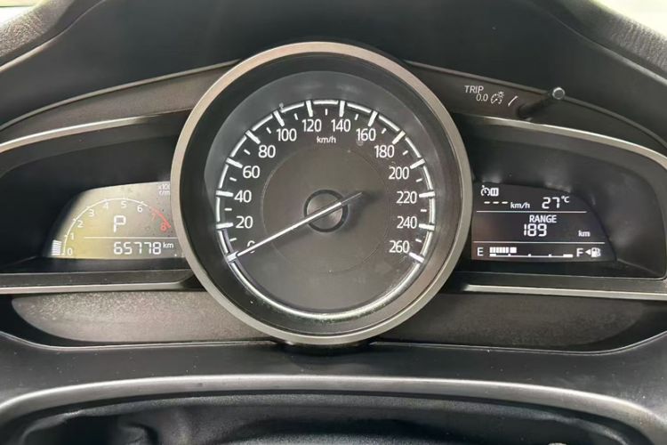 Used Mazda 3 Axela 2017 Sedan 1.5L Automatic Luxury Model Emission Standard China V Odometer Close Up