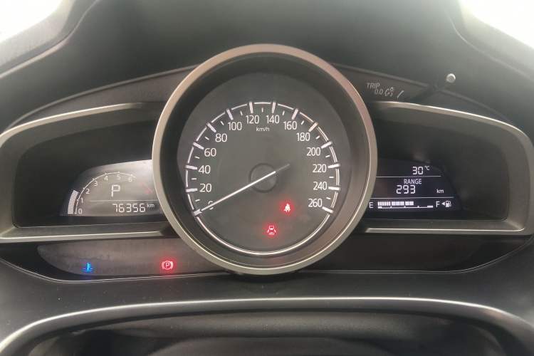 Used Mazda 3 Axela 2017 Sedan 1.5L Automatic Luxury Model China VI Standard Odometer Close Up