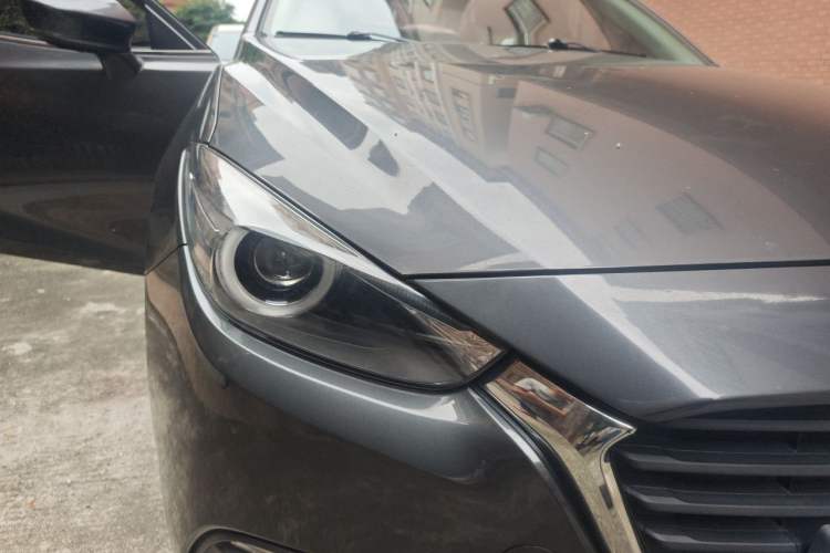 Used Mazda 3 Axela 2017 Sedan 1.5L Automatic Luxury Model China VI Standard Right Front Headlight