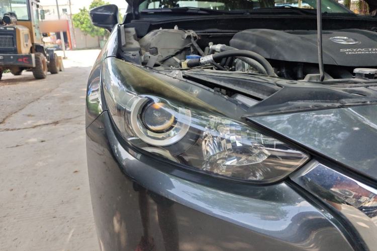 Used Mazda 3 Axela 2017 Sedan 1.5L Automatic Comfort Model Emission Standard China V Right Front Headlight