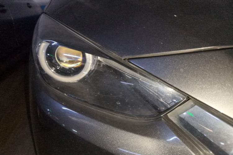 Used Mazda 3 Axela 2017 Sedan 1.5L Automatic Luxury Model Emission Standard China V Right Front Headlight