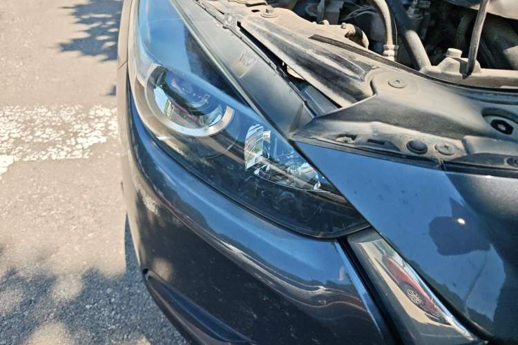 Used Mazda 3 Axela 2017 Sedan 1.5L Manual Comfort Model Emission Standard China V Right Front Headlight