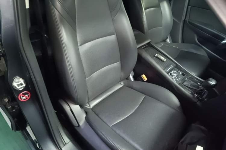Used Mazda 3 Axela 2017 Sedan 1.5L Automatic Luxury Model Emission Standard China V Right Front Seat