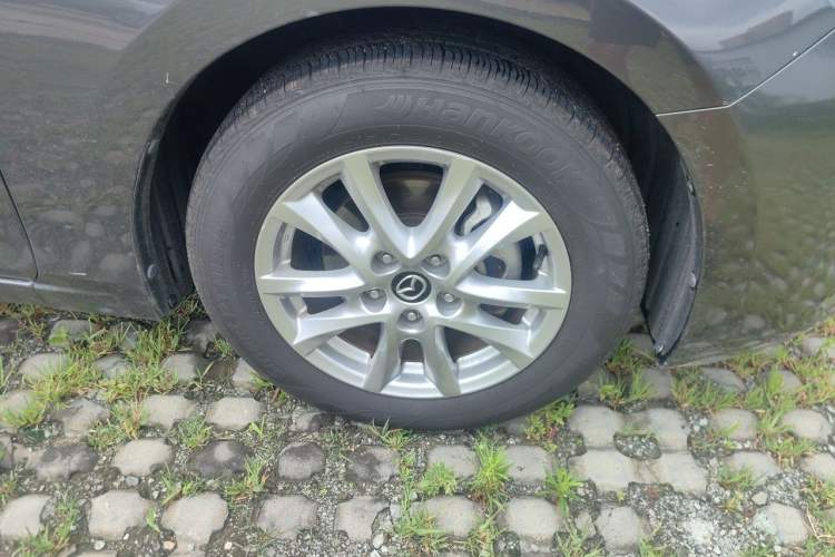 Used Mazda 3 Axela 2017 Sedan 1.5L Automatic Luxury Model Emission Standard China V Right Front Wheel Hub