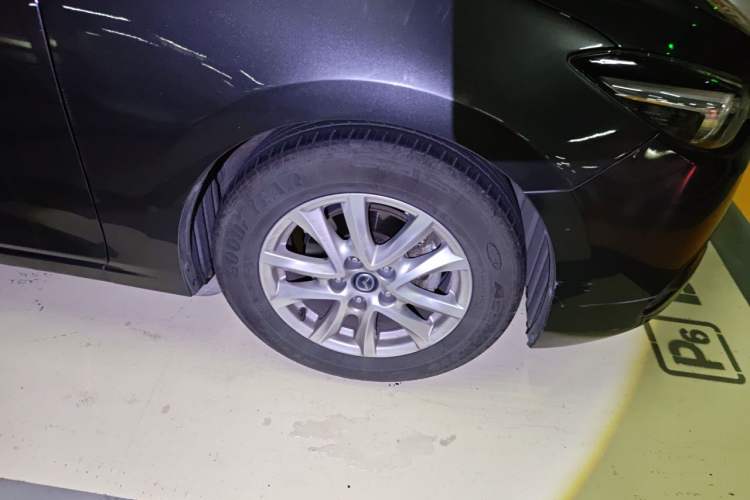 Used Mazda 3 Axela 2017 Sedan 1.5L Automatic Luxury Model Emission Standard China V Right Front Wheel Hub