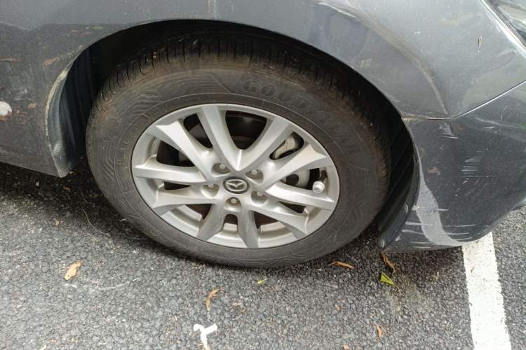 Used Mazda 3 Axela 2017 Hatchback 1.5L Automatic Luxury Model China VI Standard Right Front Wheel Hub