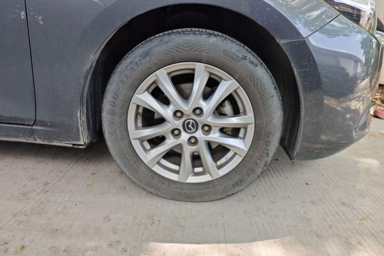 Used Mazda 3 Axela 2017 Sedan 1.5L Automatic Comfort Model Emission Standard China V Right Front Wheel Hub