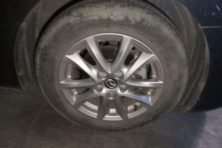 Used Mazda 3 Axela 2017 Sedan 1.5L Automatic Luxury Model Emission Standard China V Right Front Wheel Hub
