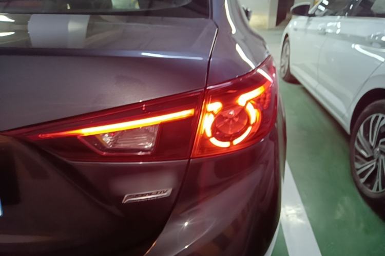 Used Mazda 3 Axela 2017 Sedan 1.5L Automatic Luxury Model Emission Standard China V Right Rear Taillight