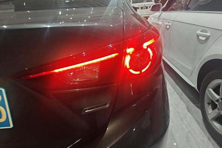 Used Mazda 3 Axela 2017 Sedan 1.5L Automatic Luxury Model Emission Standard China V Right Rear Taillight