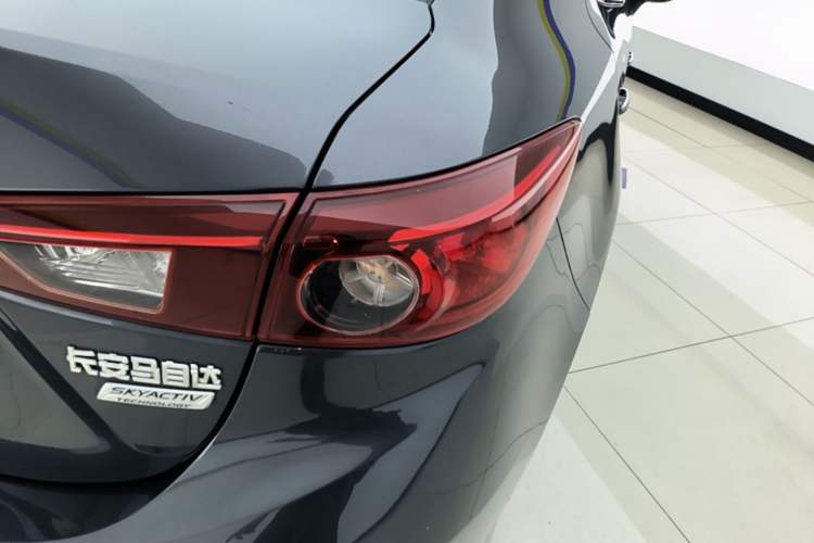 Used Mazda 3 Axela 2017 Sedan 1.5L Automatic Comfort Model Emission Standard China V Right Rear Taillight
