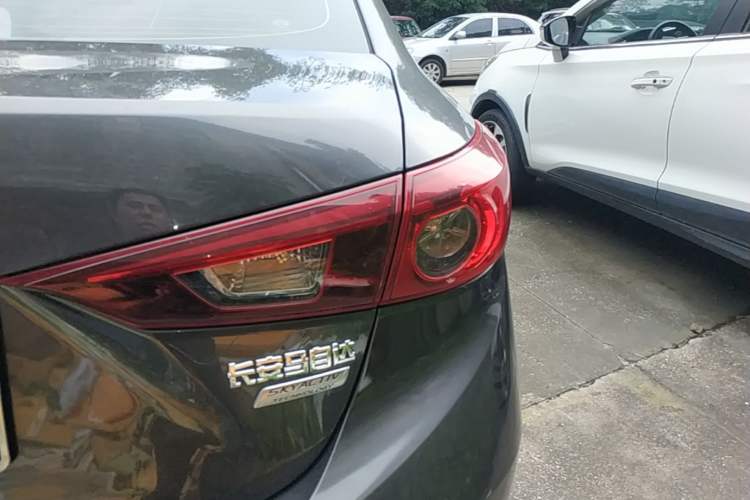 Used Mazda 3 Axela 2017 Sedan 1.5L Automatic Comfort Model Emission Standard China V Right Rear Taillight